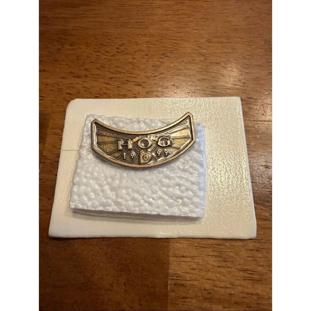 1999 HOG Harley Davidson Owners Group Pin Badge Jacket Wings Rocker Sealed (6371